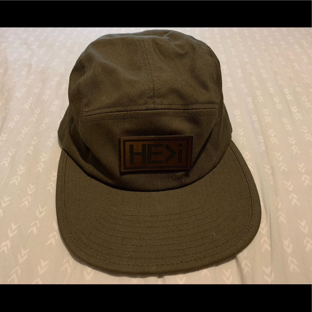 HE>I Hat